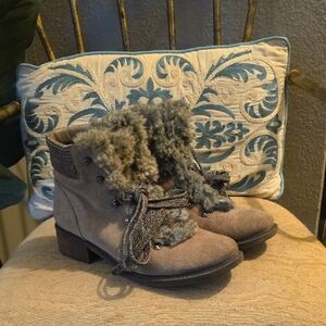 Women's Cozy Fur-Lined Ankle Boots
